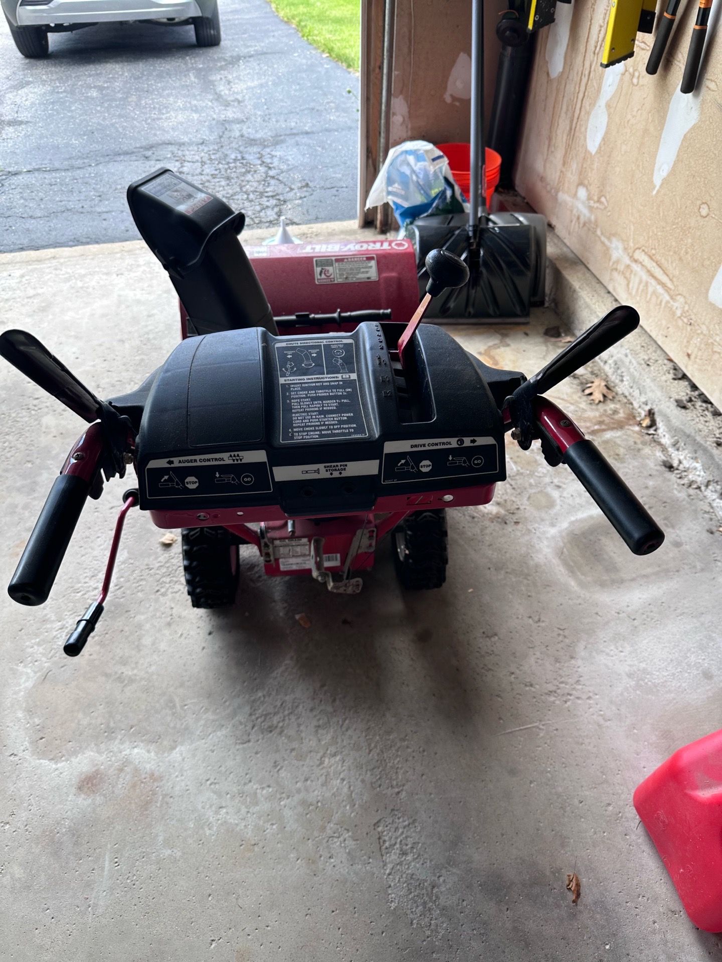 24” Troy-Bilt 2 stage snow blower with electric start - photo 4