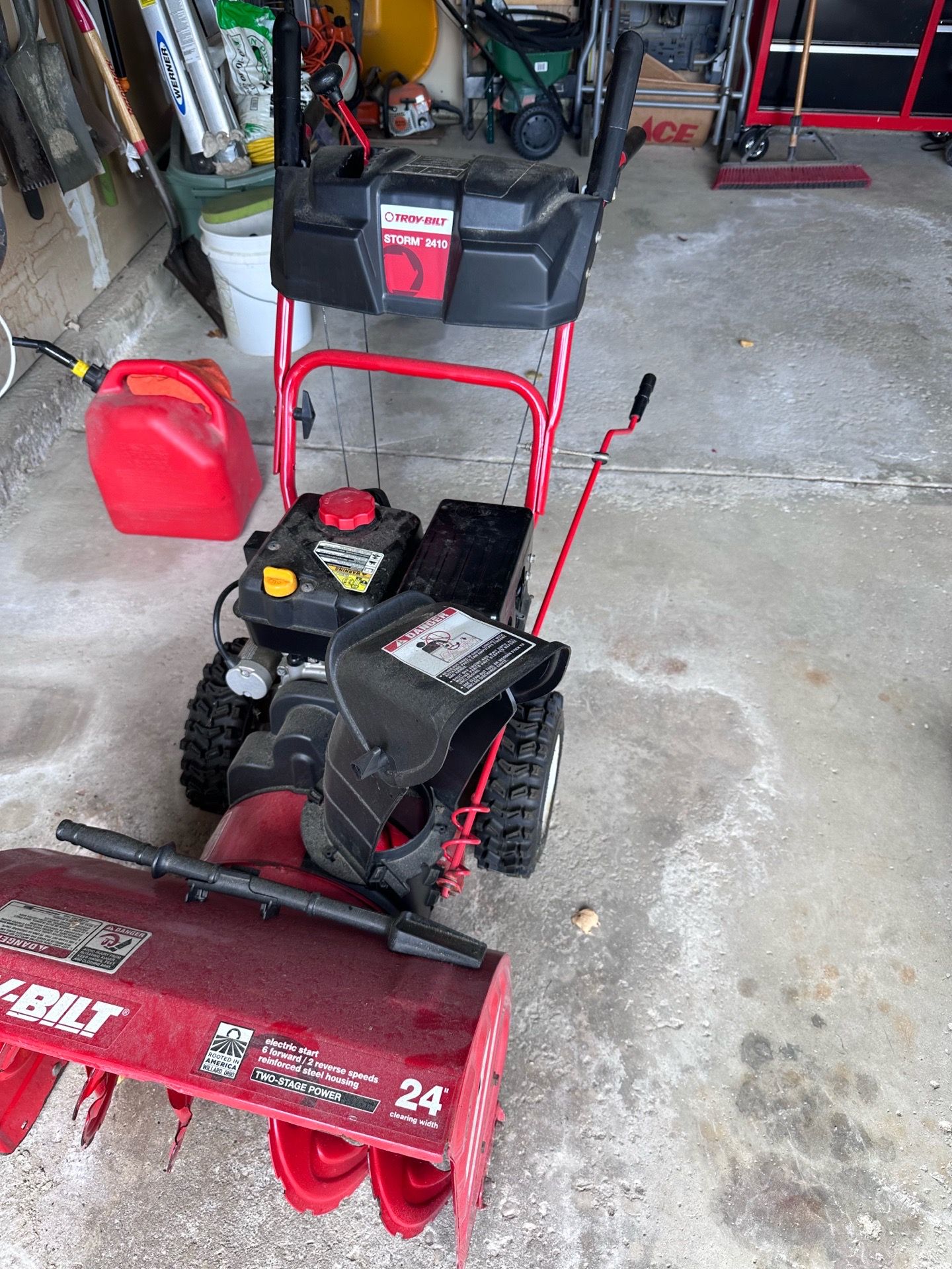 24” Troy-Bilt 2 stage snow blower with electric start - photo 5