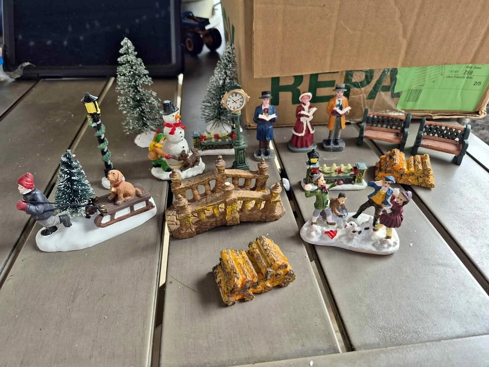 Holiday Time Christmas Village Collection Set