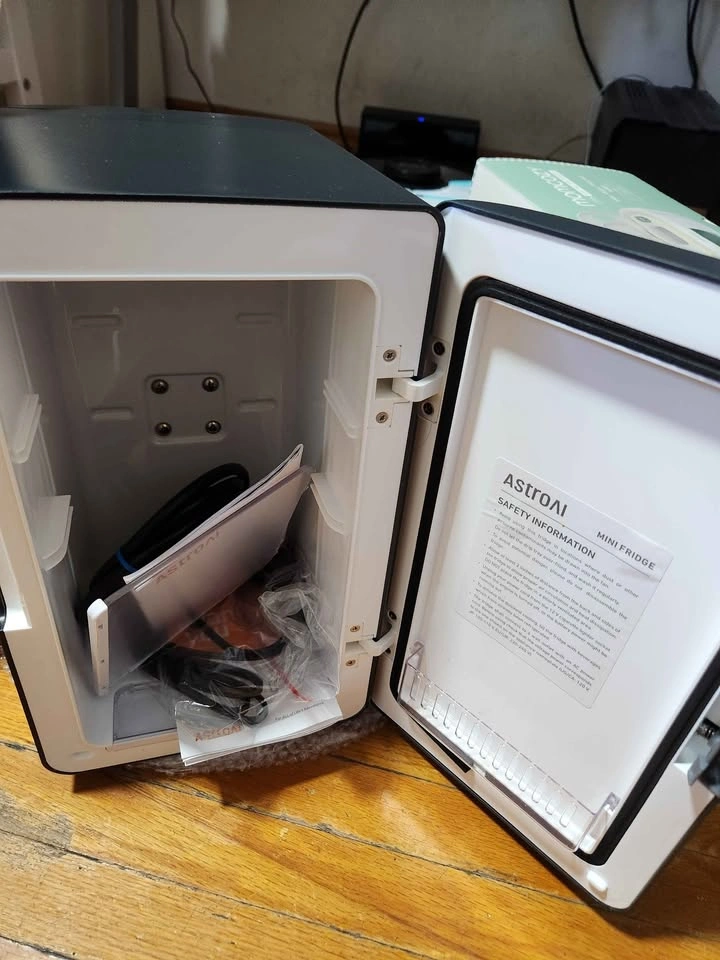 AstroAl Mini Fridge - photo 2
