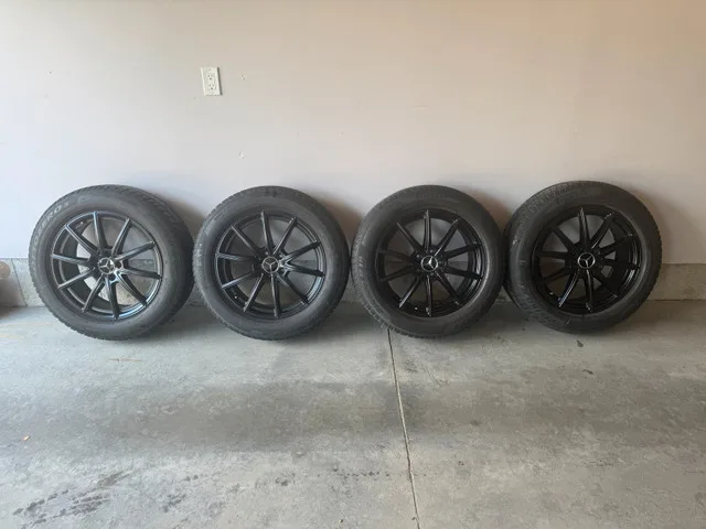 OEM Mercedes-Benz Winter Wheel & Tires – GLA 250 image indicator(2)