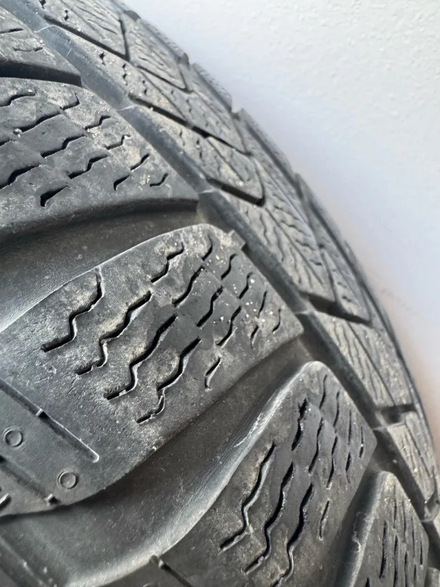 OEM Mercedes-Benz Winter Wheel & Tires – GLA 250 image indicator(4)