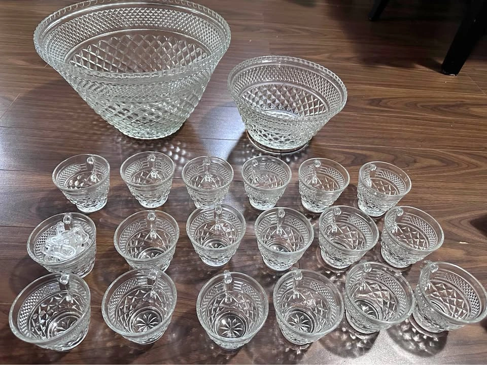Vintage Anchor Hocking Wexford Glass Punch Bowl + Cups+ Ladle
