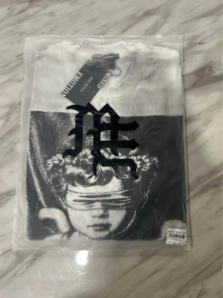 white Mixed Emotion XIX oversized t-shirt size large - photo 3