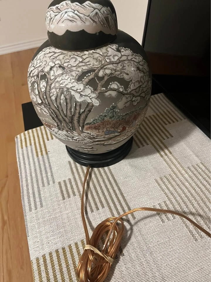 Vintage Chinese Vase Lamp - photo 2