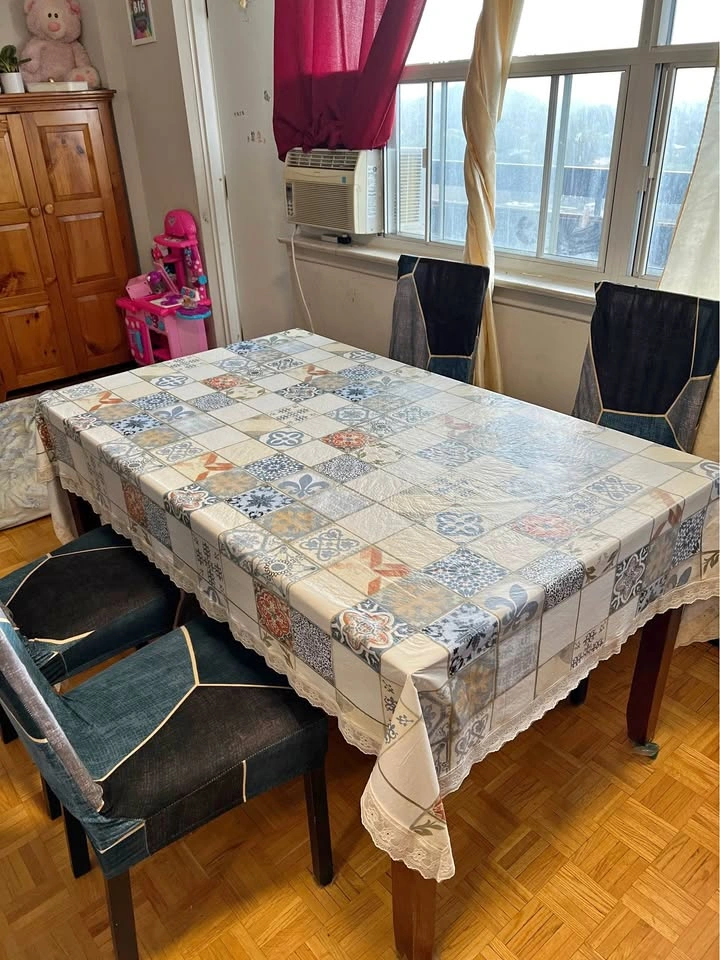 Moving Out sale - Dining table with 4 chairs
