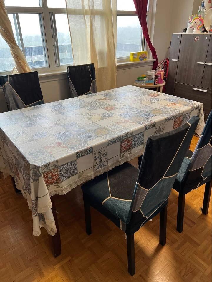 Moving Out sale - Dining table with 4 chairs - photo 2