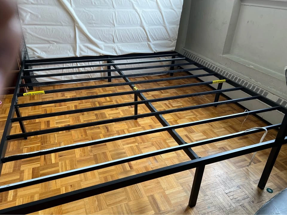 Moving out sale - King size bed frame in great condition - photo 2