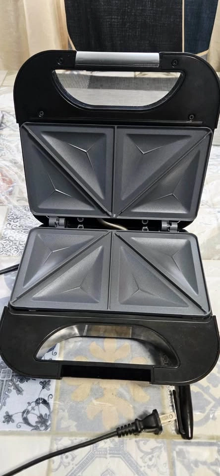 Moving out sale - Oster sandwich maker in good condition - photo 2