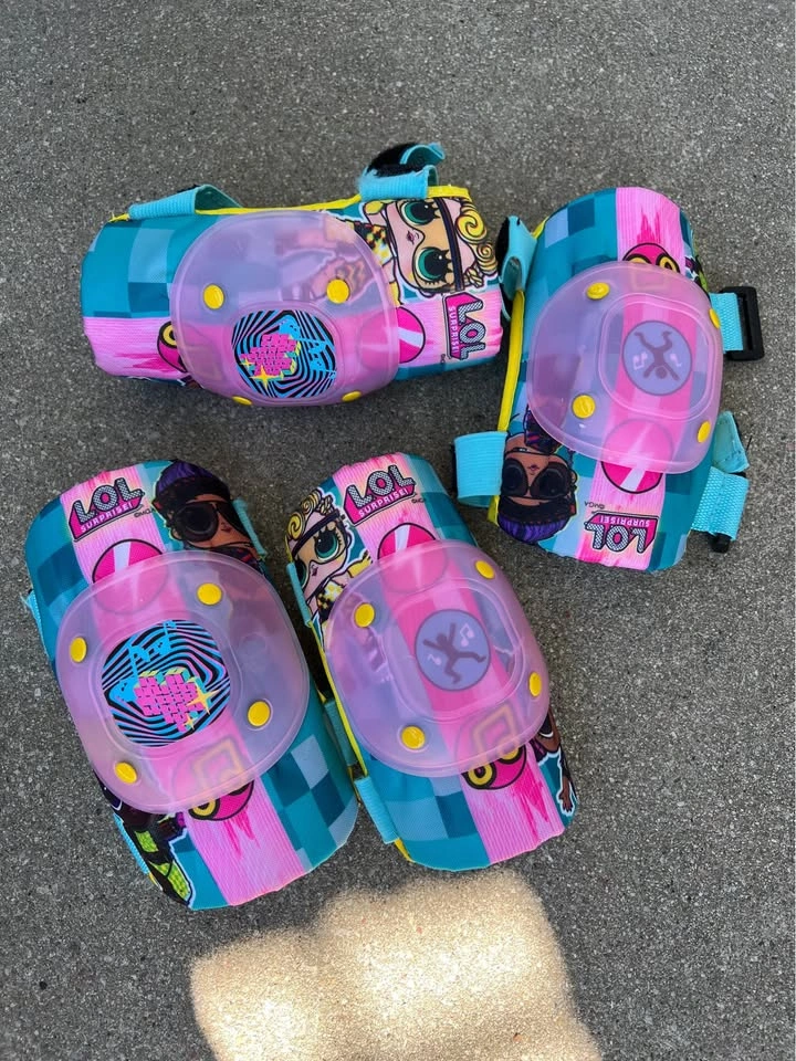 14” Girls Frozen Bike + Helmet + Protective Gear Set - photo 3