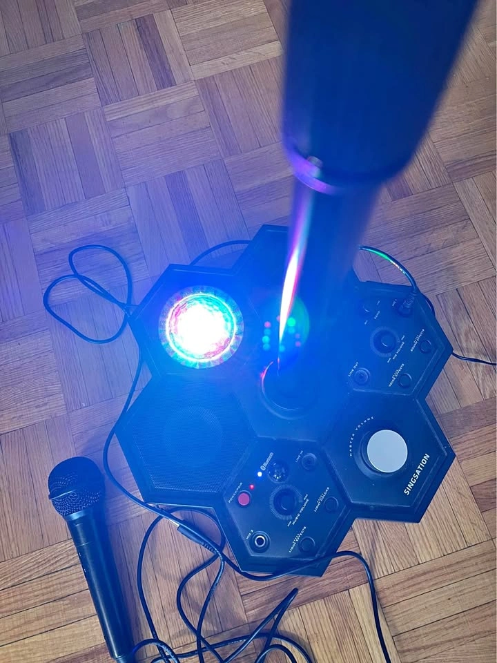 Singsation All-in-One Karaoke System with 1 working mic