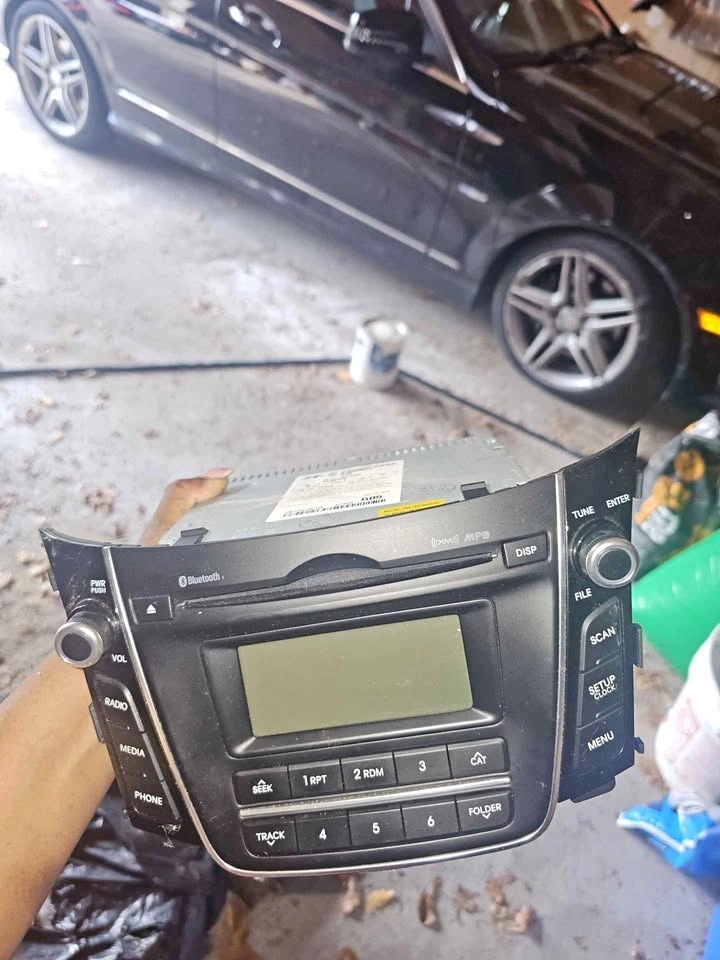OEM Hyundai Elantra GT SE Bluetooth Radio / Stereo
