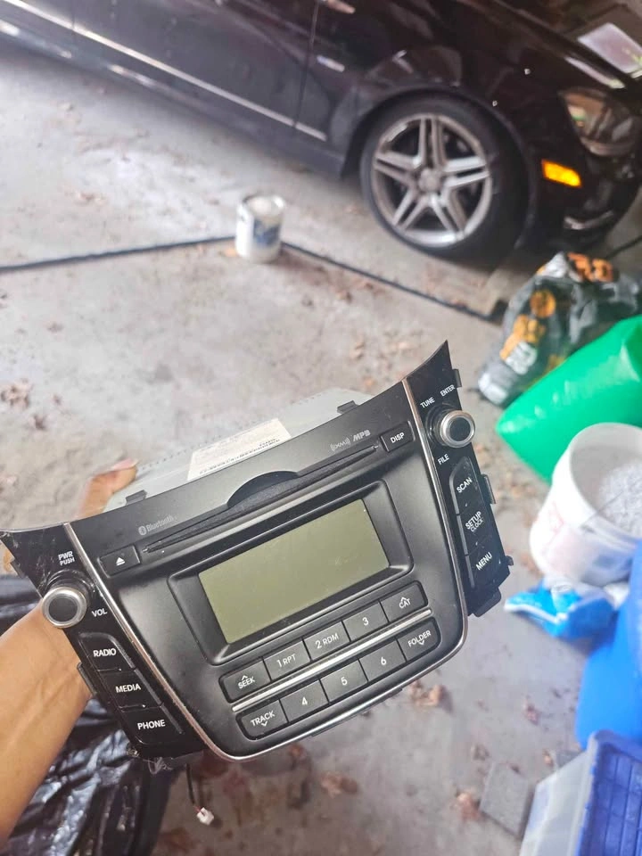 OEM Hyundai Elantra GT SE Bluetooth Radio / Stereo - photo 2