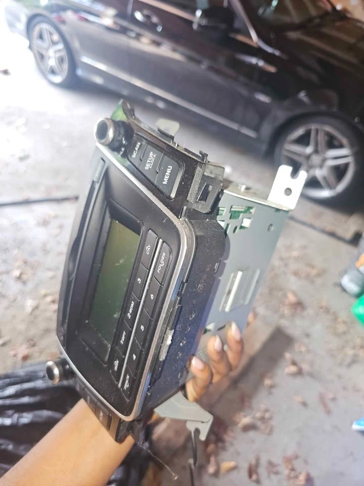 OEM Hyundai Elantra GT SE Bluetooth Radio / Stereo - photo 4