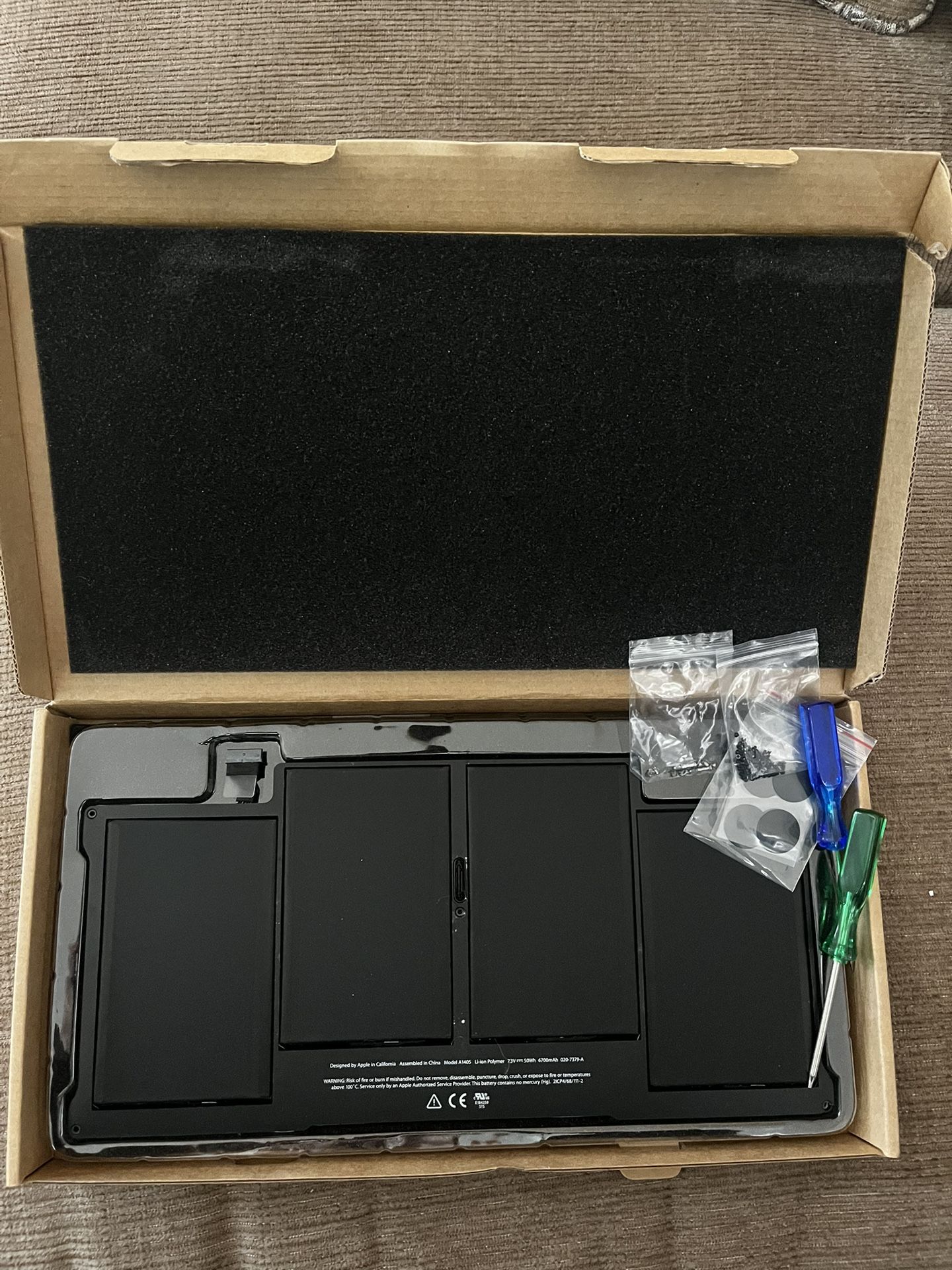 Apple MacBook Replacement Battery NEW IN BOX - photo 3