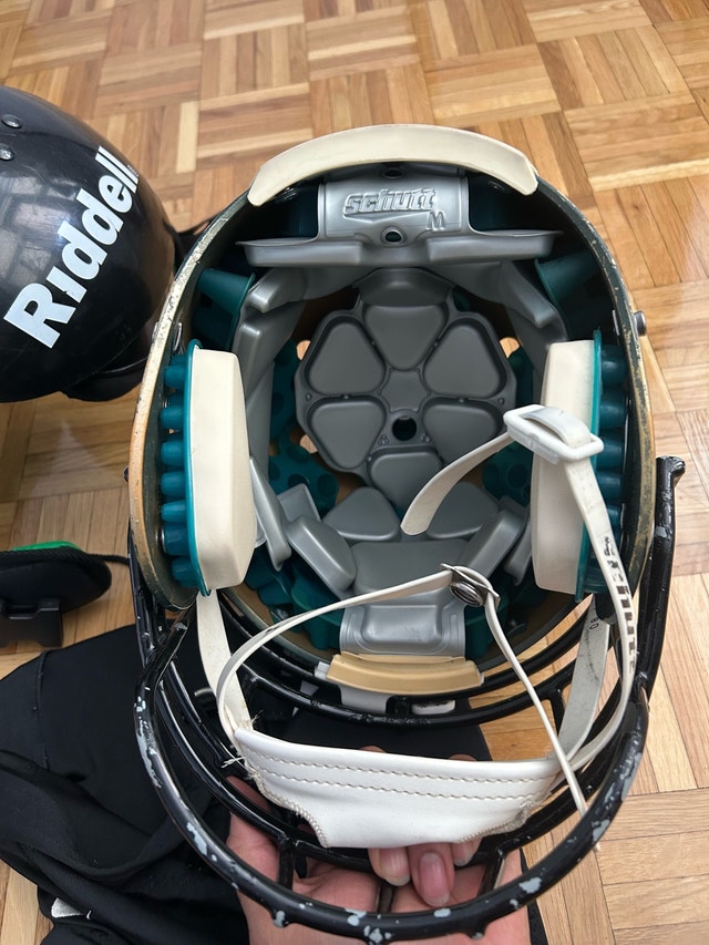 Football Equipment Bundle – Schutt Helmet + Riddell Shoulder pad - photo 5