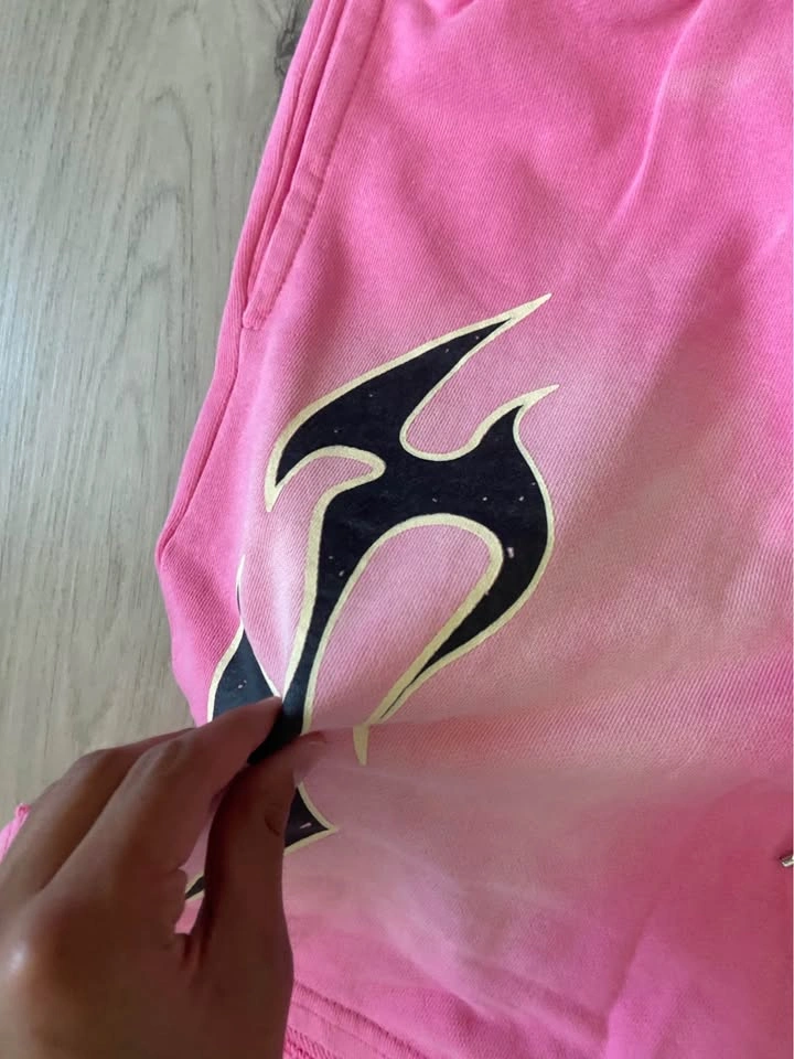 1:1 pink hellstar shorts size medium - photo 4