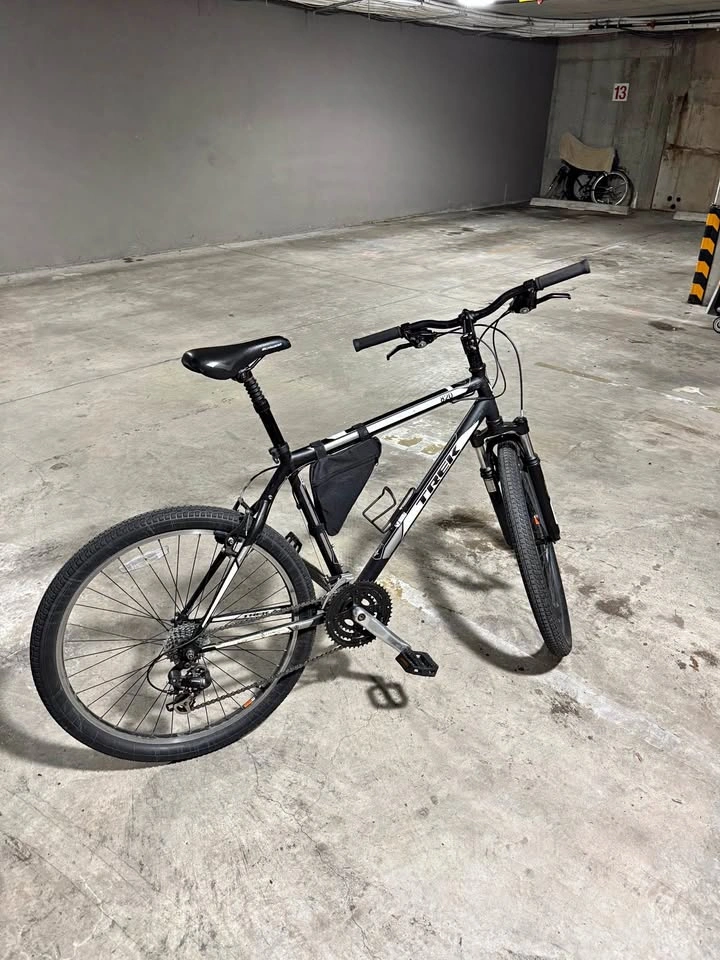 TREK 820 mountain bike