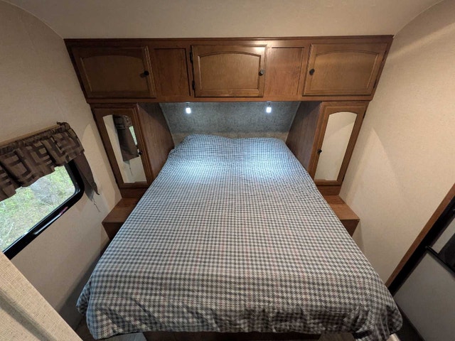 Coachmen Freedom Express - photo 5