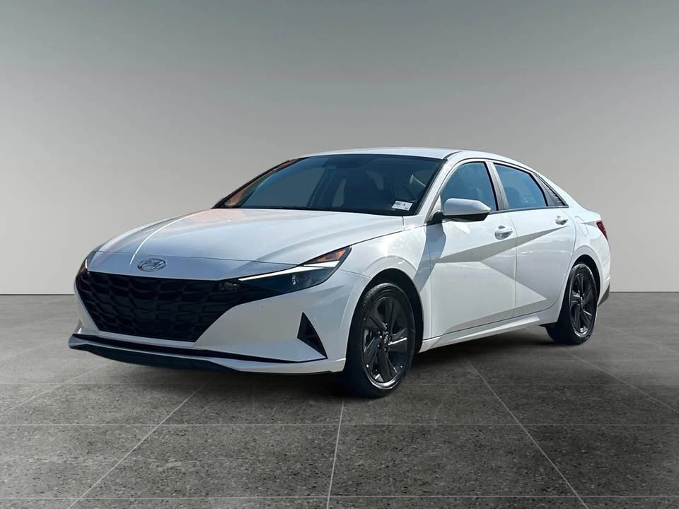 2023 Hyundai Elantra - photo 2