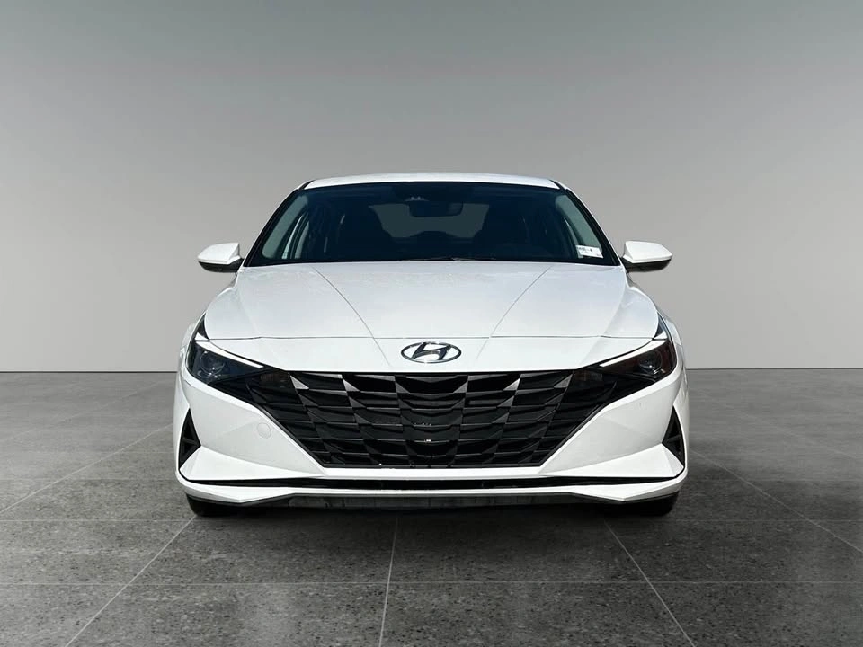 2023 Hyundai Elantra - photo 3