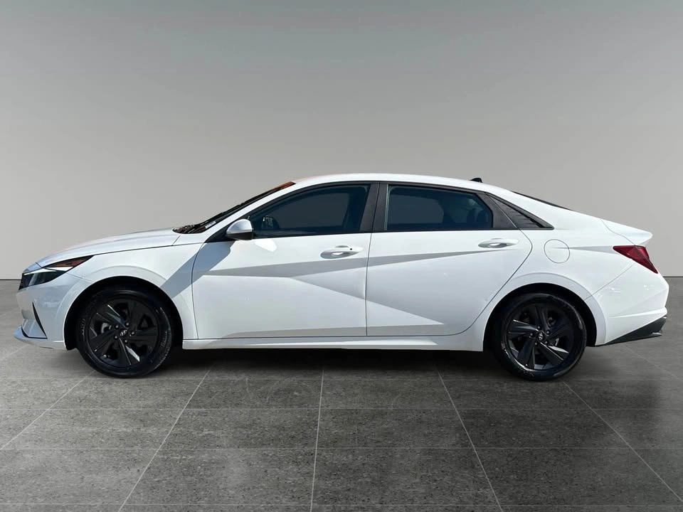 2023 Hyundai Elantra - photo 4