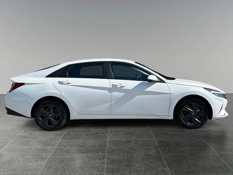 2023 Hyundai Elantra - photo 5