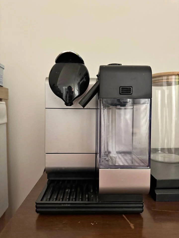 Nespresso De'Longhi Lattissima Touch Coffee Machine
