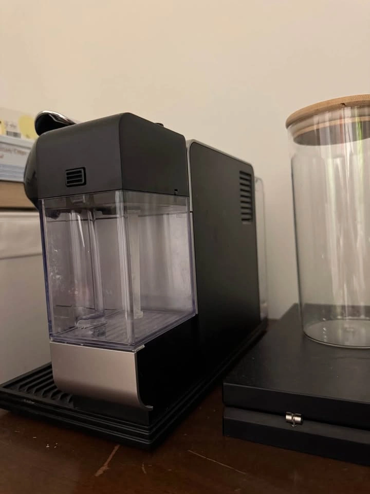 Nespresso De'Longhi Lattissima Touch Coffee Machine - photo 3