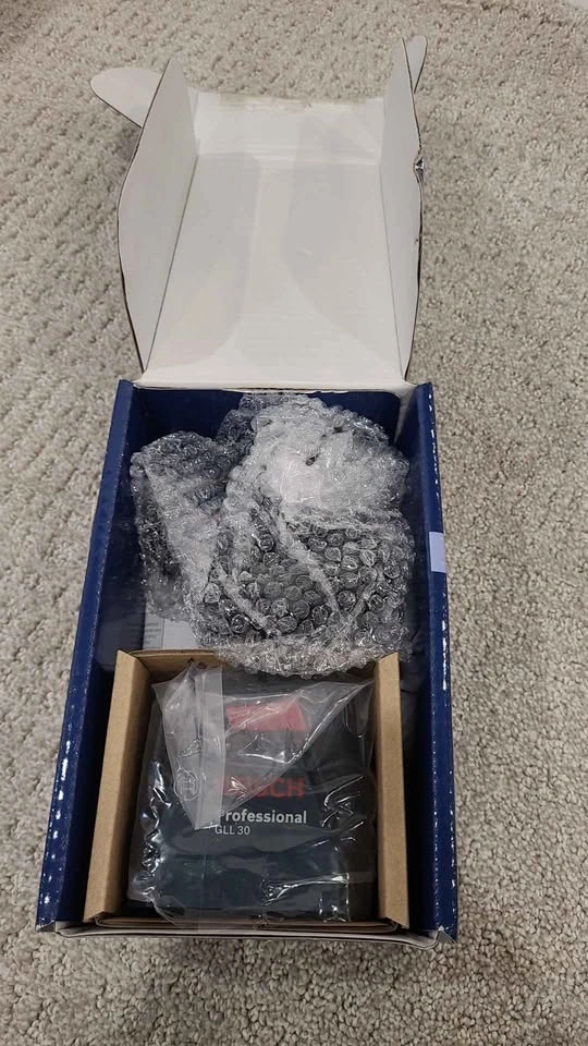 Bosch GLL 30 Self-Leveling Cross-Line Laser (brand new) - photo 3
