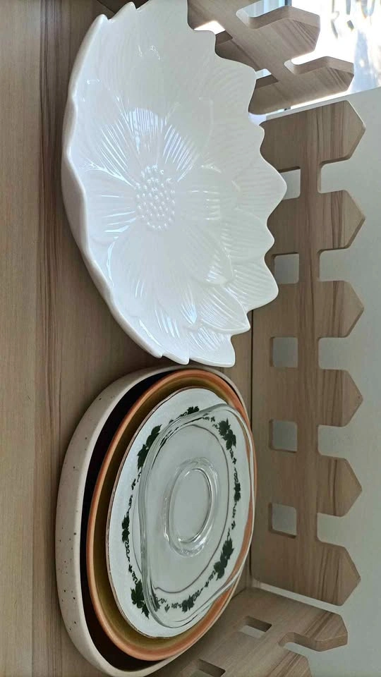 Variety of plates/kitchenware