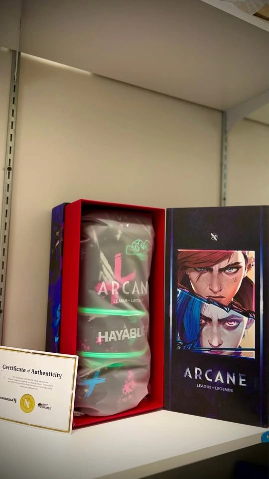 Arcane League of Legends Hayabusa Jinx Boxing Gloves - photo 2