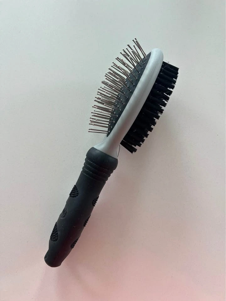 Wall dog brush