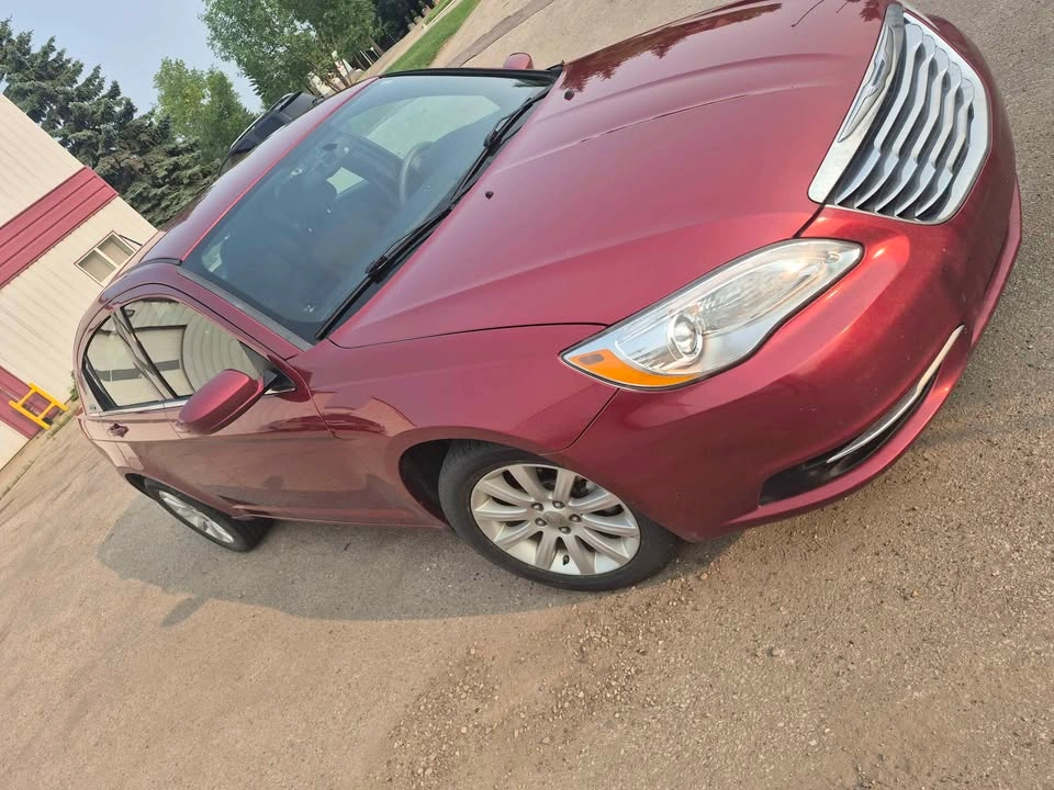 2011 Chrysler 200 - photo 2