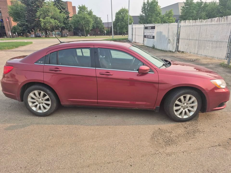 2011 Chrysler 200 - photo 4