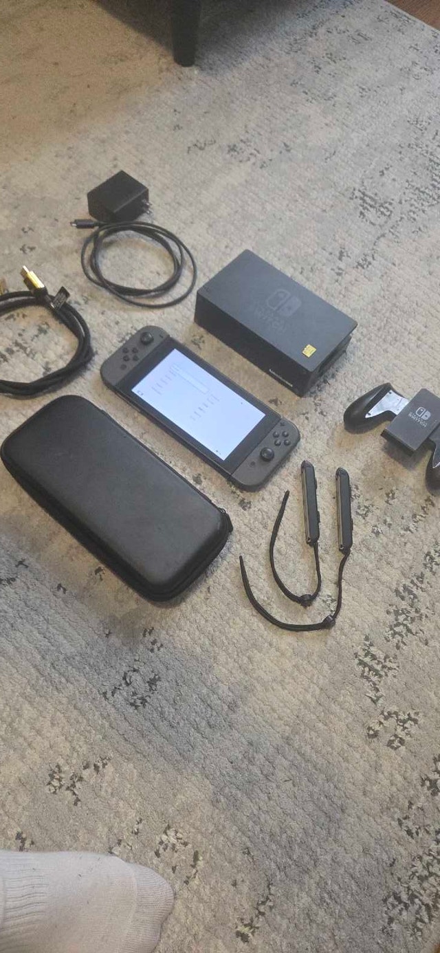 Nintendo Switch 1 - Good Condition - photo 3
