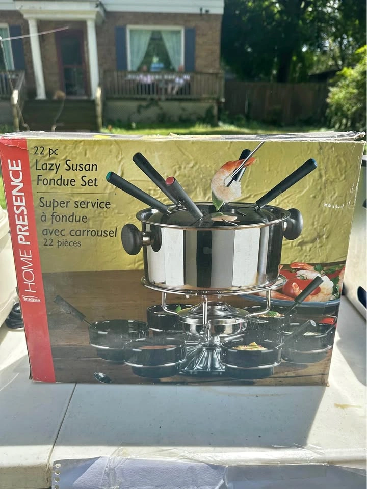 Brand new, never used fondue set