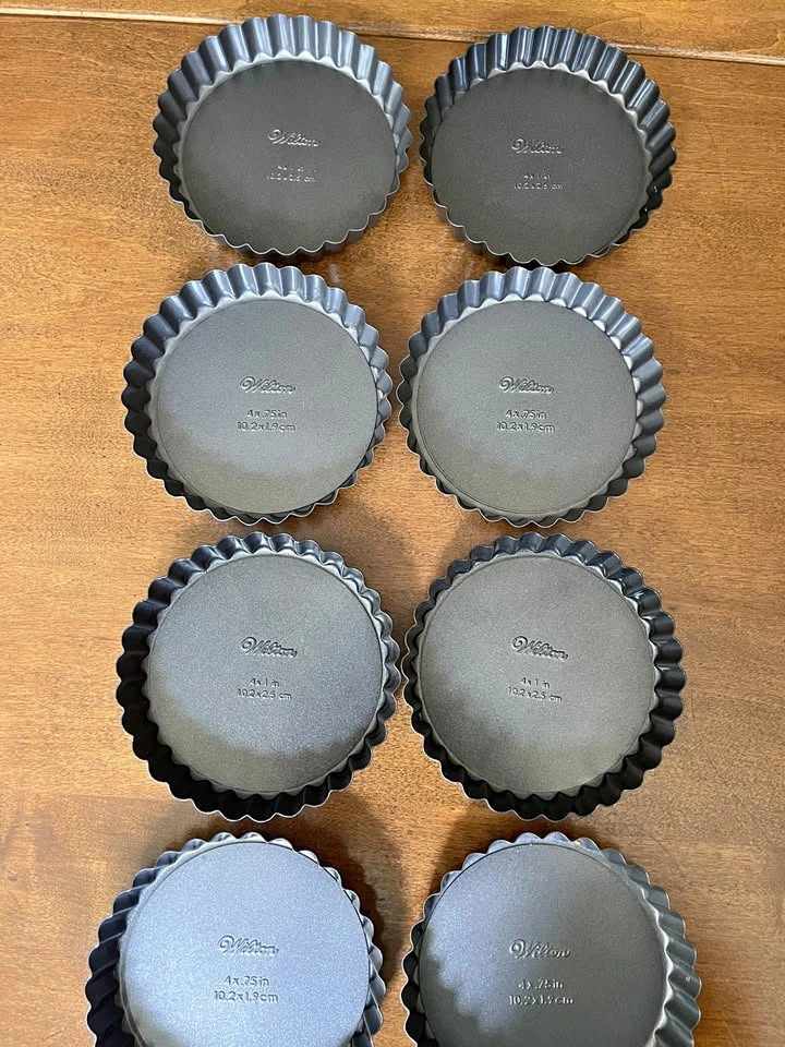 Wilton mini tartlet pans with removable bottoms