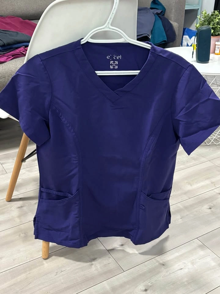 Women’s Scrubs Size Small - photo 3