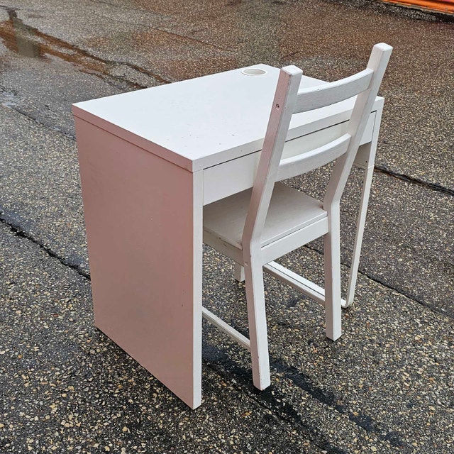 Delivery Available: Study Table and Chair - photo 3