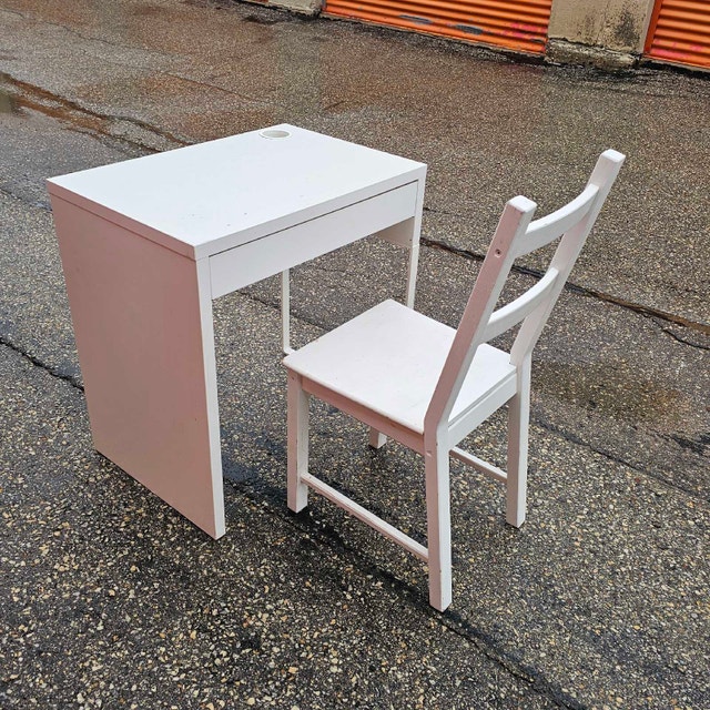 Delivery Available: Study Table and Chair - photo 5