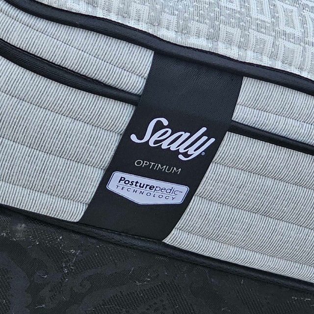 Delivery: Queen Size Mattress - photo 2