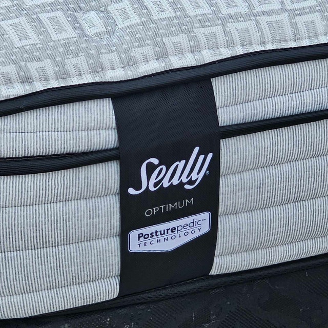 Delivery: Queen Size Mattress - photo 3