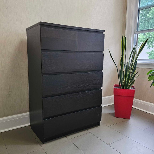 Delivery Available: Malm Dresser 6 Drawer