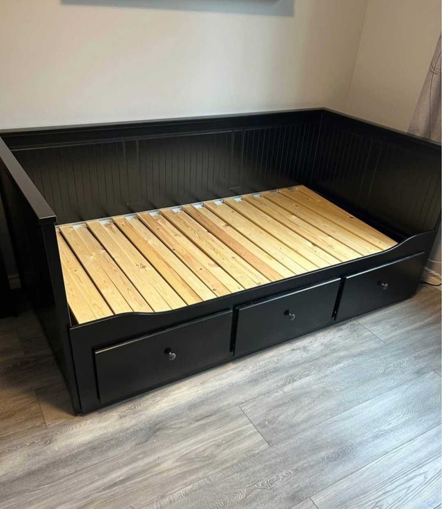 Delivery Available: Twin Bed/Daybed frame - photo 2