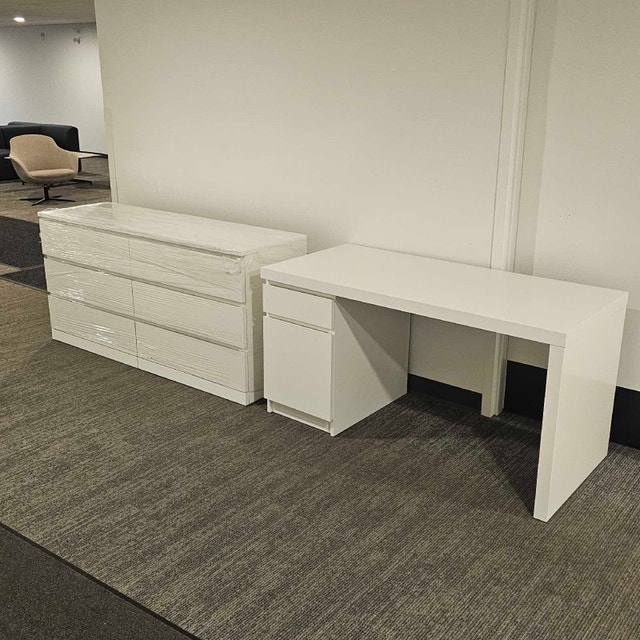 Large Ikea Malm Desk - photo 4