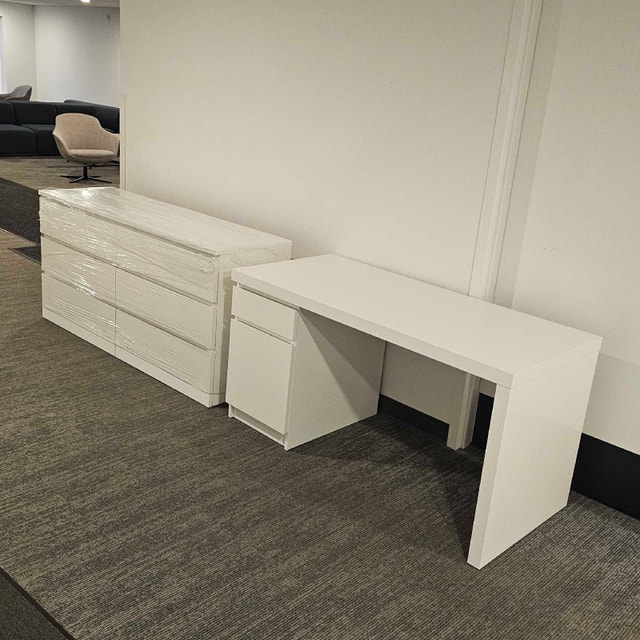 Large Ikea Malm Desk - photo 5