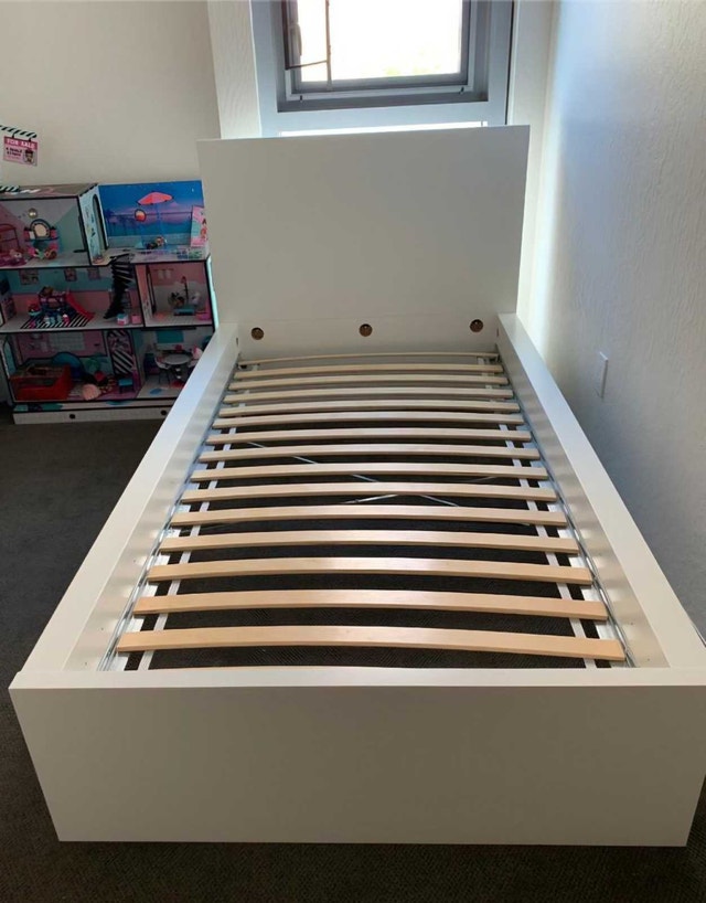 Delivery: Single/Twin Size bed frame
