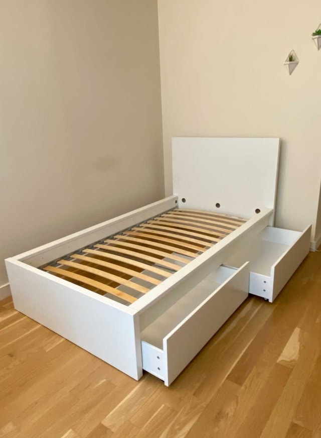 Delivery: Twin/Single bed frame