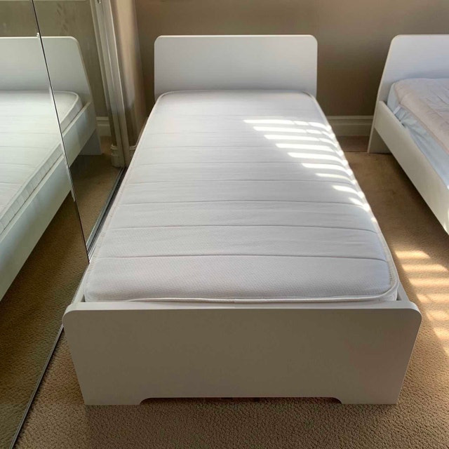 Delivery: Twin/Single bed frame and mattress
